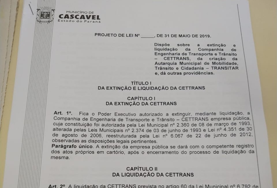 Jurídico  protocola na Câmara o projeto de lei de extinção da Cettrans 