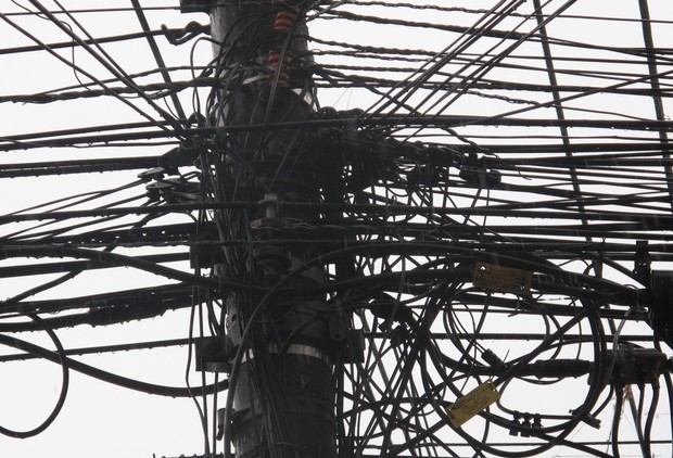 Empresas e órgãos públicos se integram para buscar solução para fios e cabos soltos