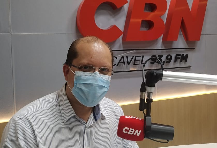 "A gente segue precisando intubar pacientes em casa"