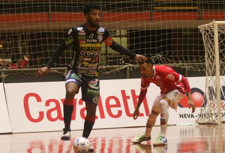 Com homenagem a Mangaba, Cascavel Futsal luta, mas é superado pelo Atlântico