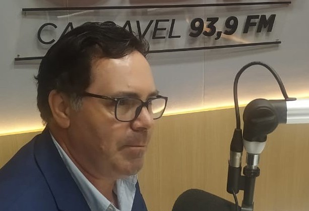 "Meu pai se isolou para cuidar da população de Cascavel, disse a filha do prefeito, e isso emociona", revela Alécio