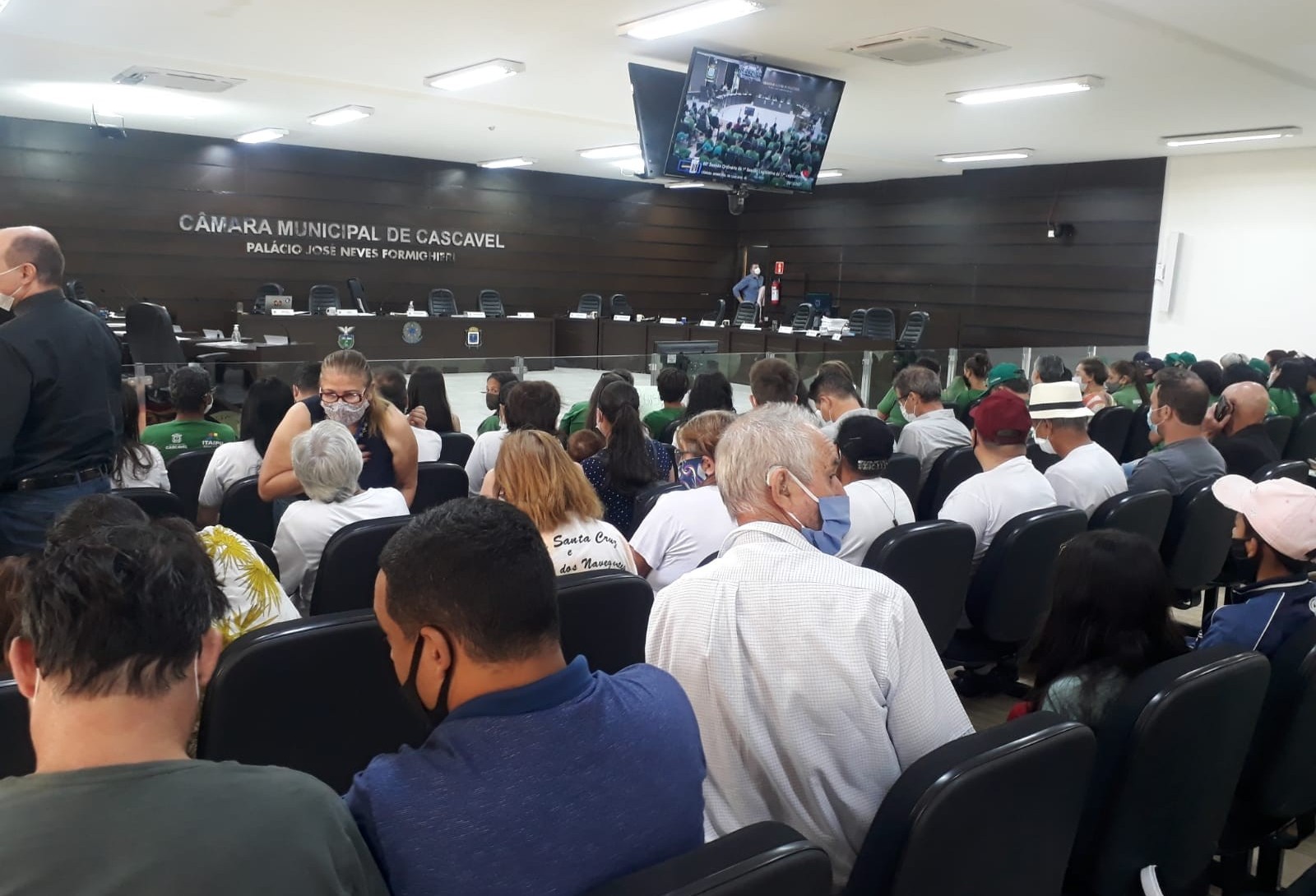 Vereadores votam salários, lixo e transporte coletivo nesta segunda-feira (20)