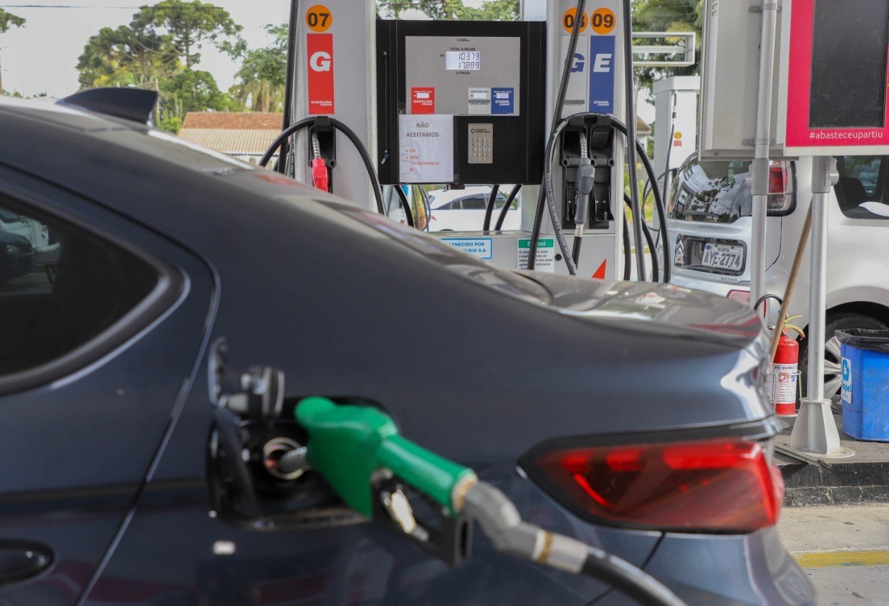 Em um mês, valor do litro da gasolina teve queda de 24,19% no Paraná