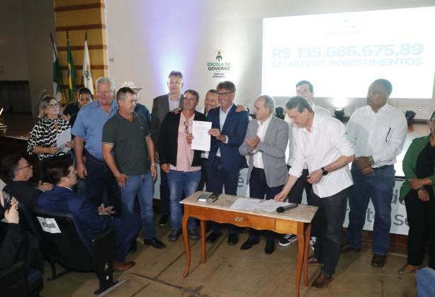 Prefeito Paranhos e vice Renato Silva anunciam investimentos de mais de R$ 135 milhões