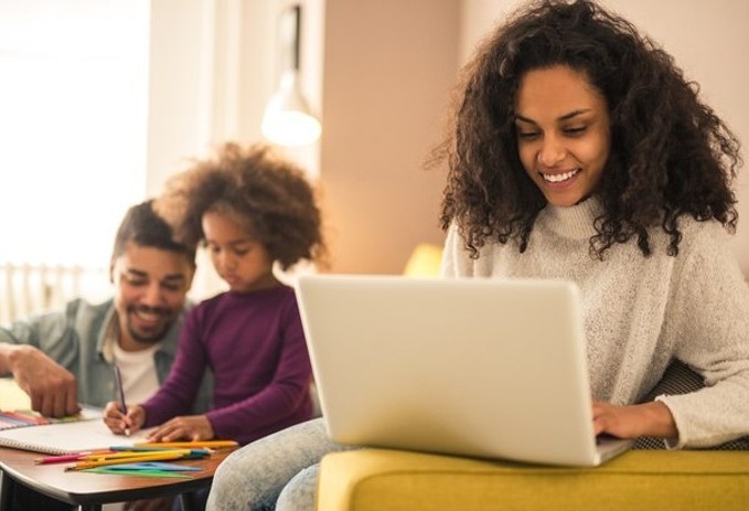 Como é conciliar o home-office com o cuidado com os filhos 