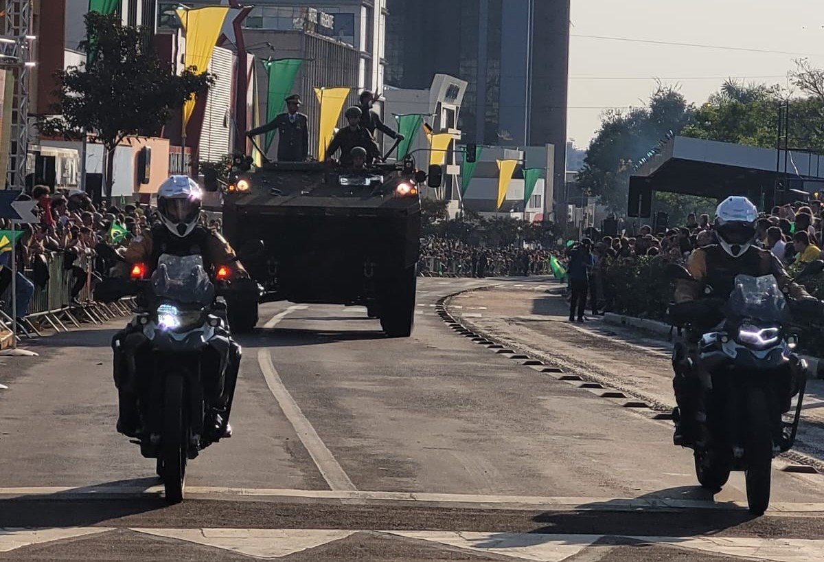 Milhares de pessoas acompanharam o desfile de  7 de Setembro em Cascavel 