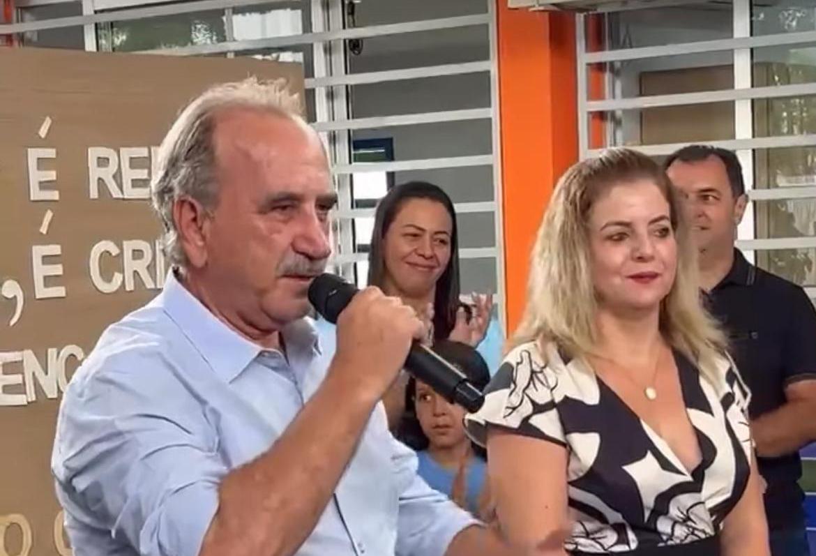 "A professora Márcia vai continuar como secretária de Educação", anuncia Renato Silva