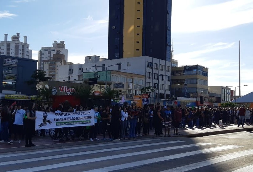 Categorias manifestam contra reforma da Previdência no Centro de Cascavel