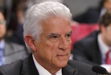 "Com se não bastasse a crise econômica, precisamos conviver com crise politica por falta de habilidade ou consciência",diz Bueno