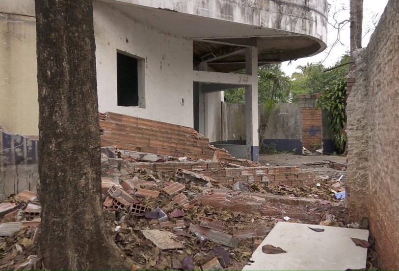 Catadora de reciclável encontra 10 fetos, coração e rim em hospital desativado de Foz
