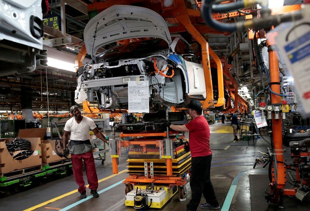 Geração de emprego na indústria quase dobra no Paraná 