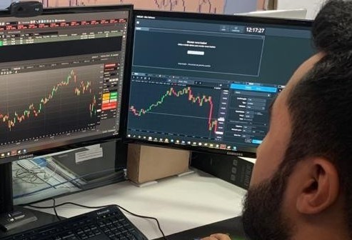 "O dólar segue como opção de compra", diz Medina