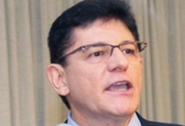 "Estão discutindo retirada das portas giratórias e abertura dos bancos aos sábados e domingos", diz Gladir