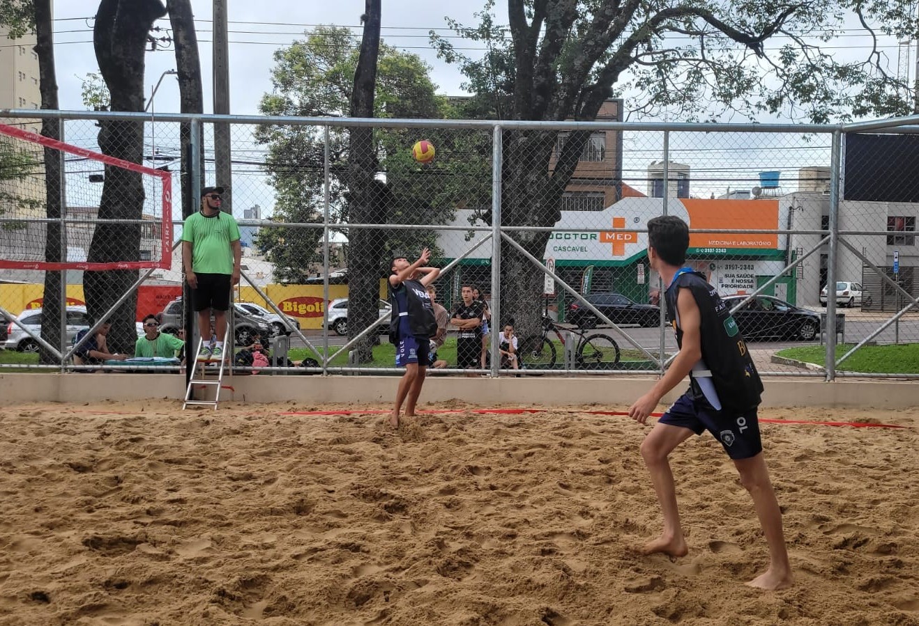 Campeonato de vôlei, basquete e skate animam o sábado na Praça Wilson Joffre 