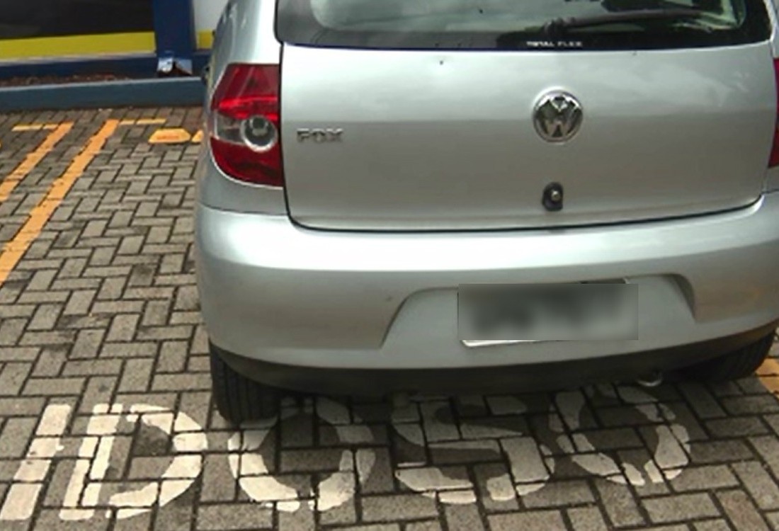 Transitar recebe denuncias de veículos estacionados em locais proibidos
