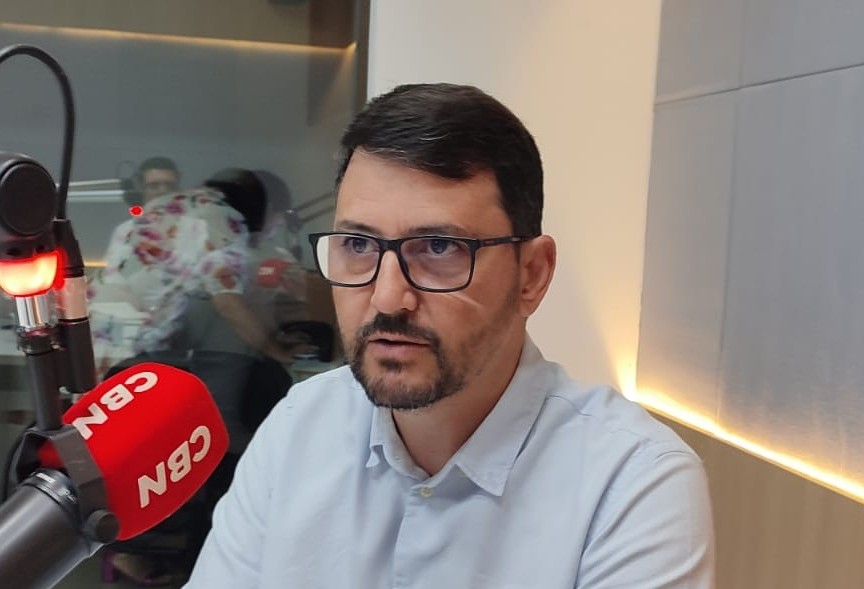 "Muita falácia. Um professor no topo de carreira não pode ganhar igual a um juiz ?"