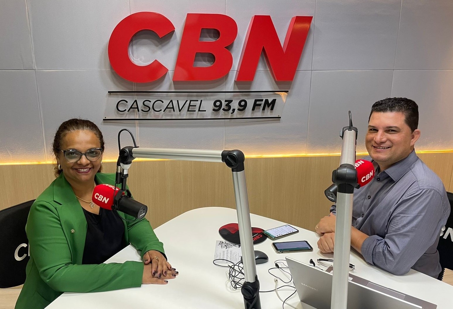 "Sou uma crítica sobre ficar criando leis que não servem pra nada", diz Beth Leal 