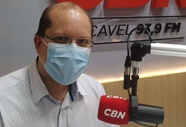 Vacinação de adolescentes: "Eu vou vacinar minhas filhas", diz Nicácio
