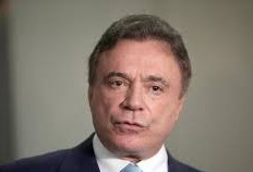 "Serei candidato ao Senado para continuar servindo o Paraná e o Brasil"