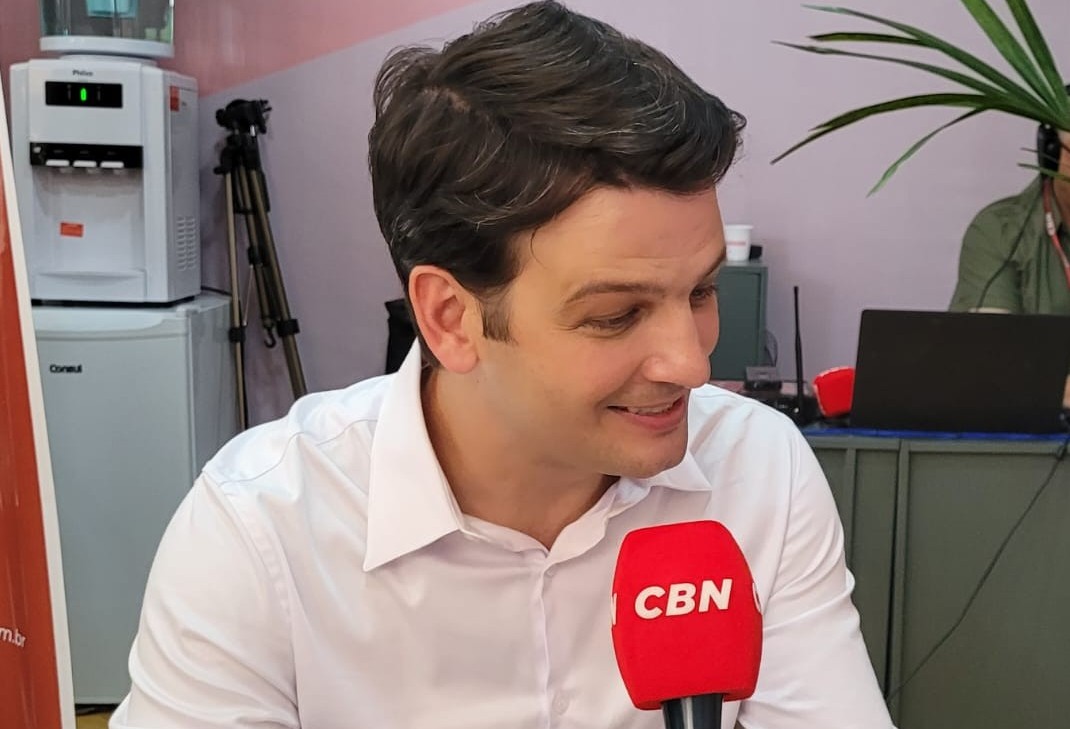"O primeiro voo teste em carro elétrico da América Latina ocorre no mês de Março em Curitiba", diz Pimentel