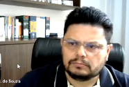 "Nesse primeiro momento não está solicitando a devolução ou entrega imediata dessas armas"