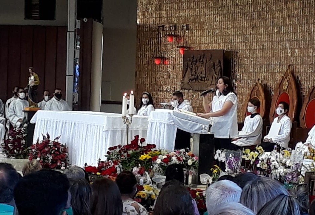 Fiéis se reúnem para celebrar Dia de Nossa Senhora Aparecida, em Cascavel 