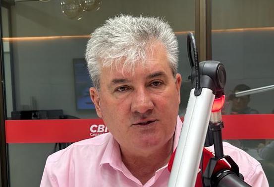 "Ninguém tá lá comendo mosca, estamos matando moscas", diz Folador