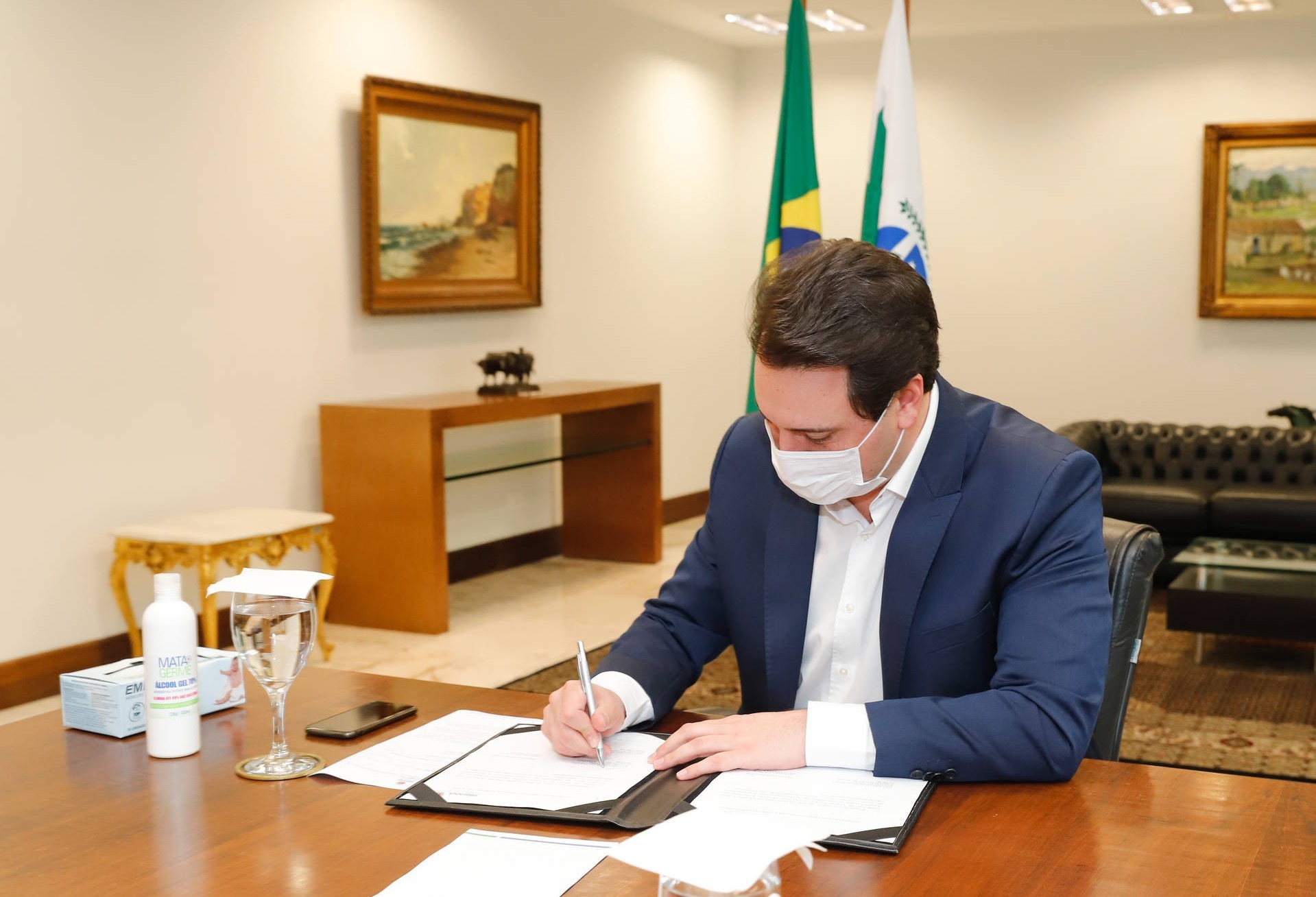 Governo propõe R$ 100 milhões para compra de vacina contra o coronavírus