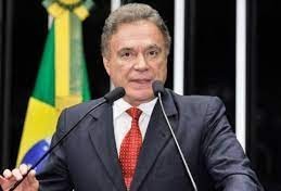 "CPI do MEC seria uma grande pizza", diz Alvaro Dias
