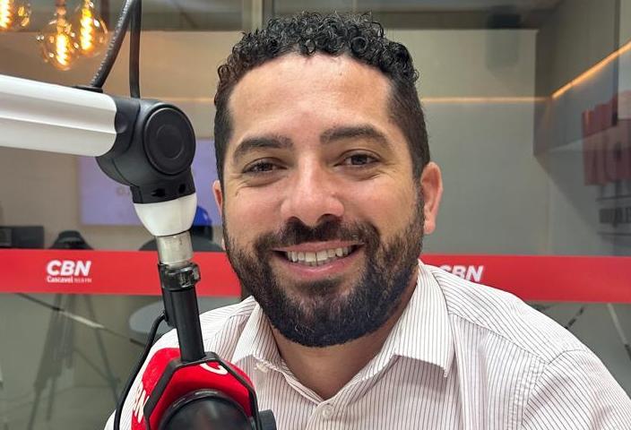 "Em dois meses já economizamos R$ 412 mil só com a folha de pagamento", diz Almeida