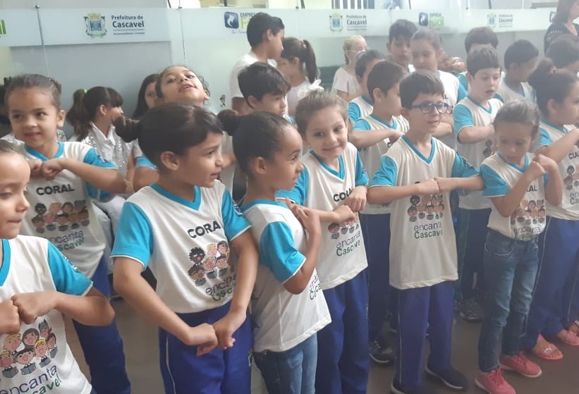 Alunos fazem homenagem a Cascavel
