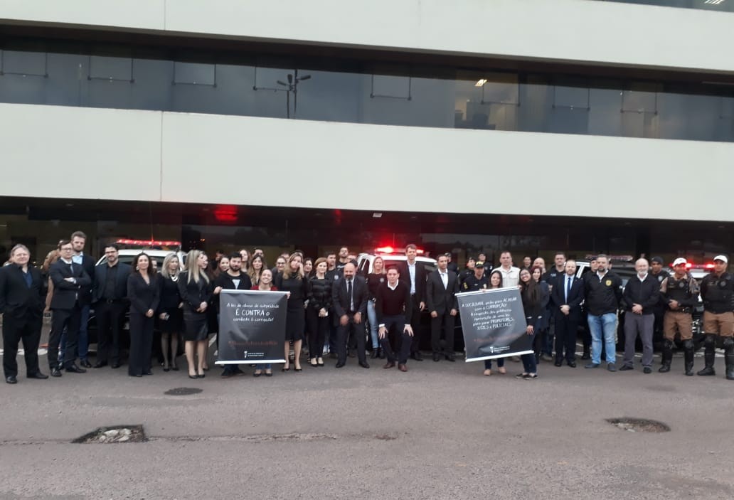 Promotores, juízes e policiais realizaram protesto contra Lei do Abuso de Autoridade  