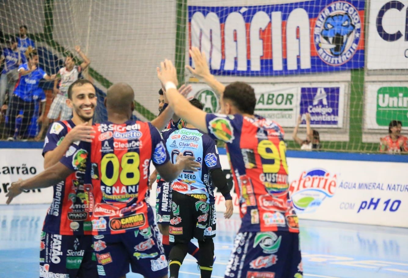 Cascavel Fustal vence sétima partida consecutiva na temporada