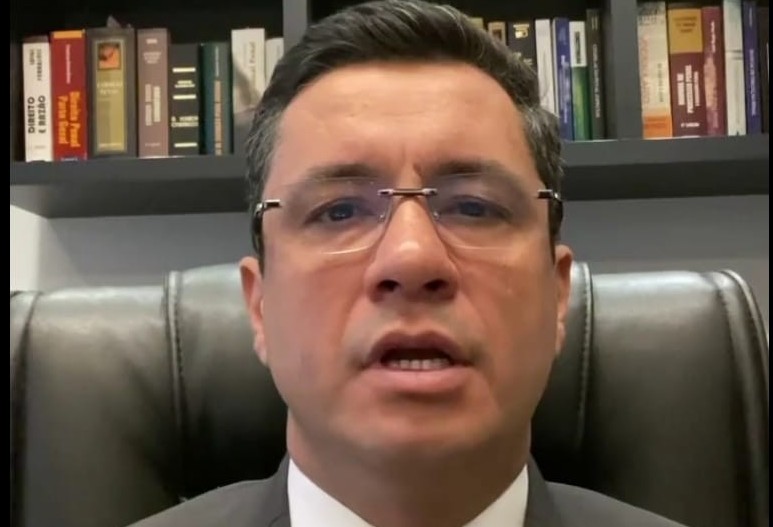 "Felizmente nós temos um presidente que teve a coragem de enfrentar essa canalhice", diz Ideriha