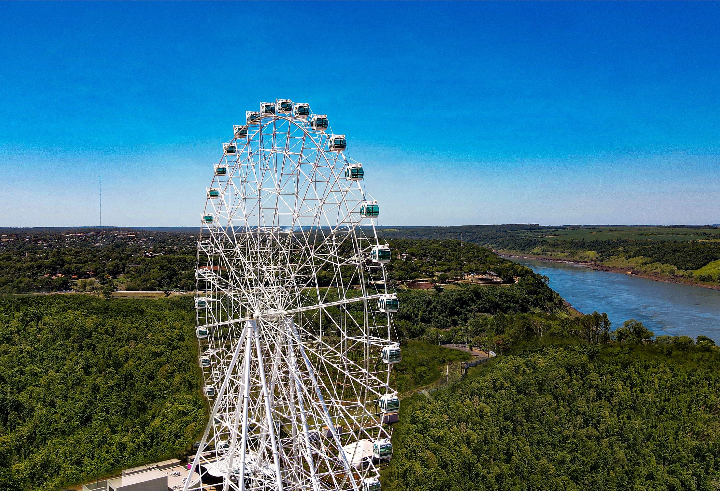 Roda-gigante de 88 metros de altura é a mais nova atração de Foz do Iguaçu