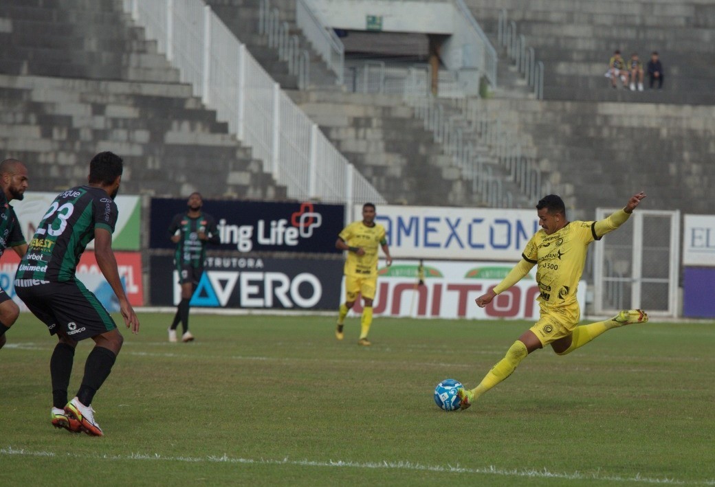 Cascavel sai na frente, mas cede empate ao Maringá no Olímpico