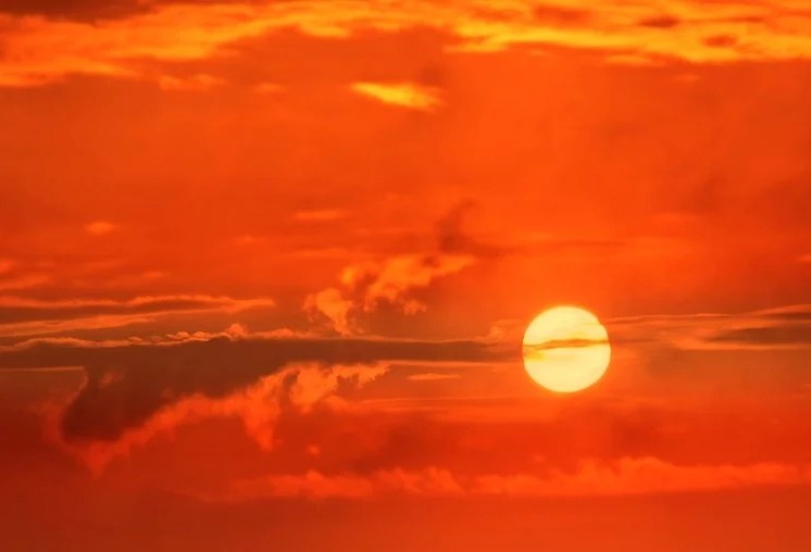 Sol e poucas nuvens para terça-feira