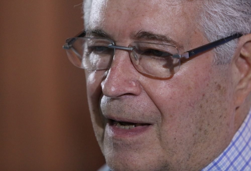 Com derrota em convenção Requião anuncia saída do MDB