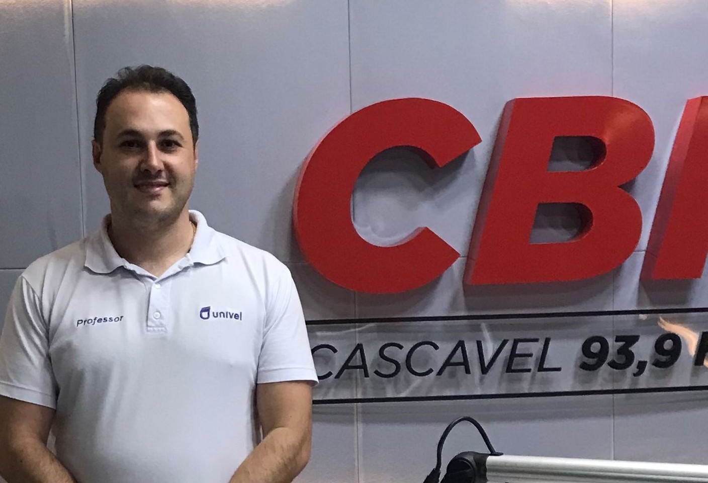 "A função do antibiótico é fazer com que as bactérias diminuam sua proliferação, não eliminá-las"
