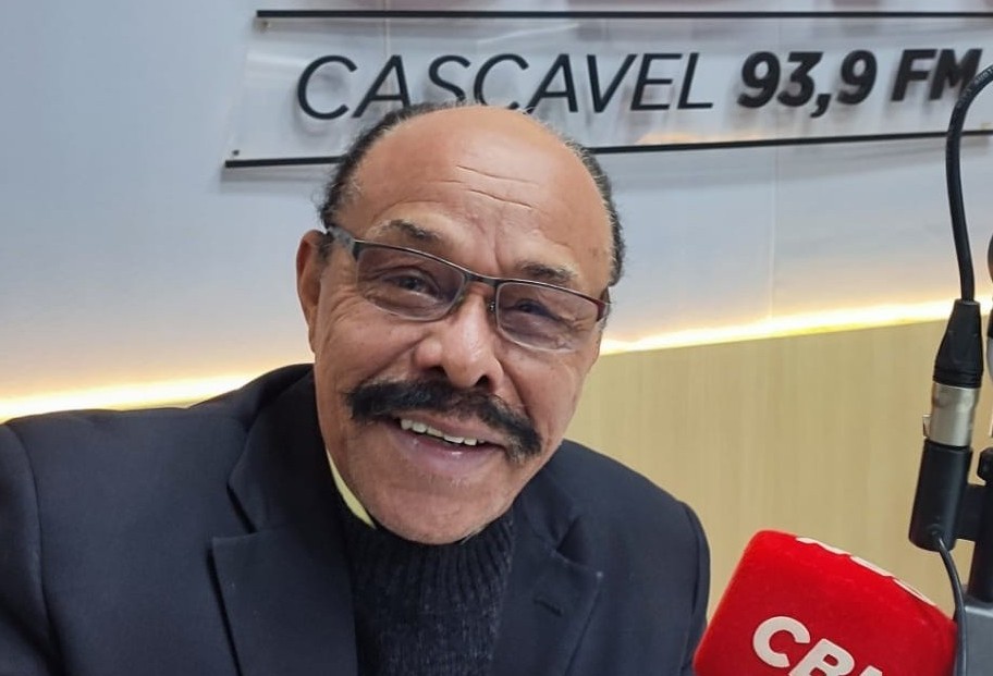 "O rádio é um aliado, um amigo, está sempre presente na vida da gente"