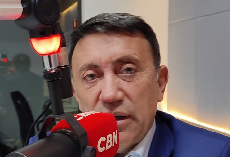"No Brasil, 80% da população tem acesso ao melhor sistema de saúde do mundo", diz Solano
