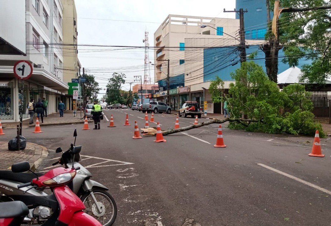 Transitar alerta para que os motoristas redobrem a atenção  que apresentarem problemas após temporal