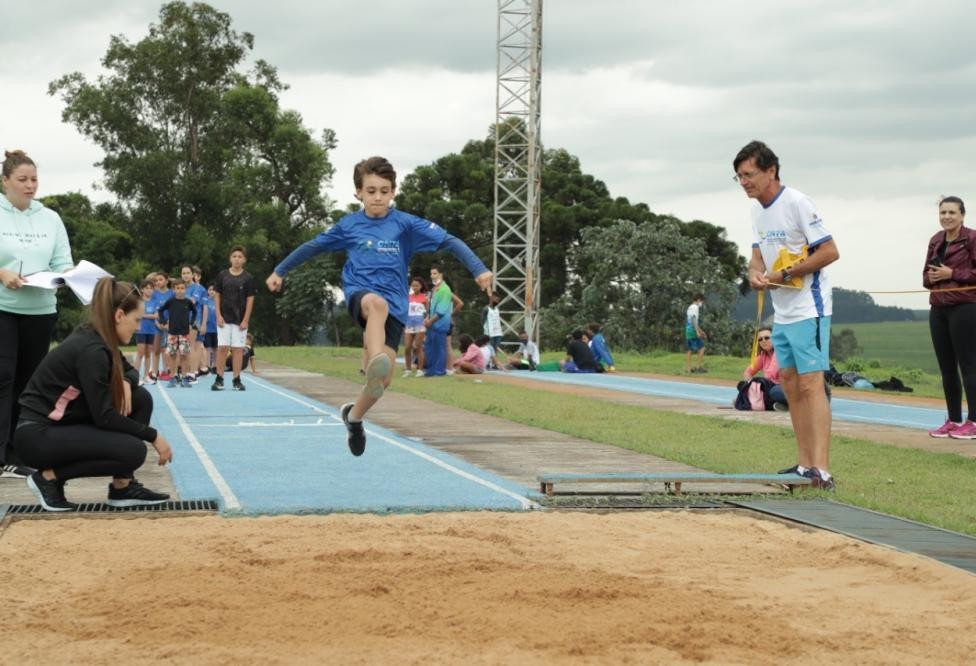 FMEC abre inscrições  para estudantes da rede pública para praticarem esportes 