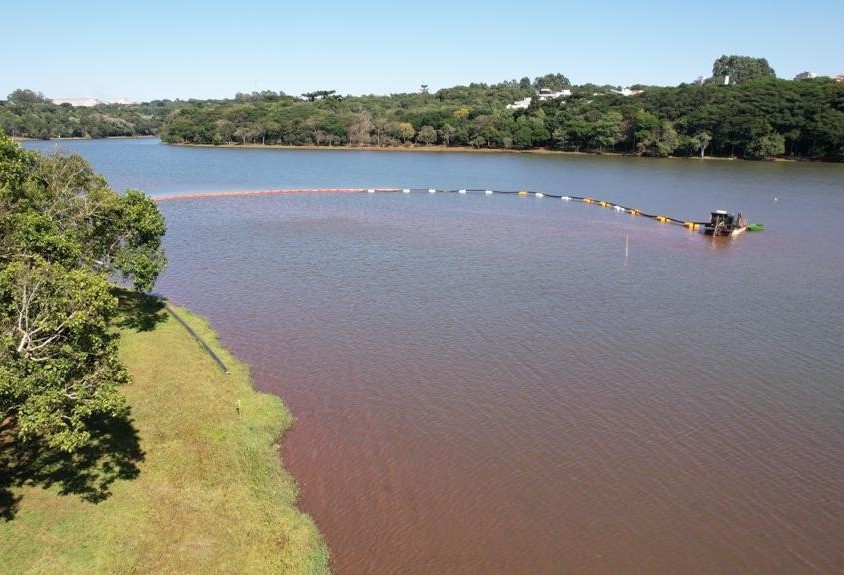 Desassoreamento do lago avança com dragagem dos sedimentos