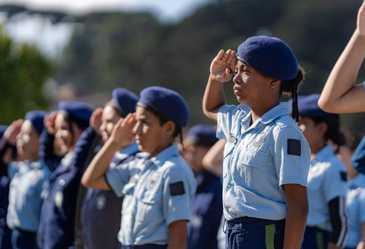 Procura por escolas cívico-militares aumenta no Paraná