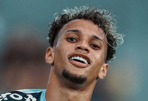 "O Grêmio insiste em não fazer o pagamento, não dialoga, deve ao FC Cascavel cerca de R$ 7,5 milhões", diz Valdinei