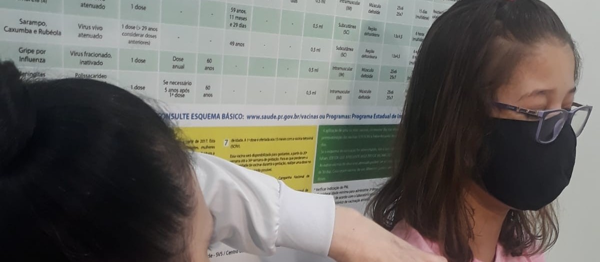 Crianças  são vacinadas contra Covid-19 em Cascavel 