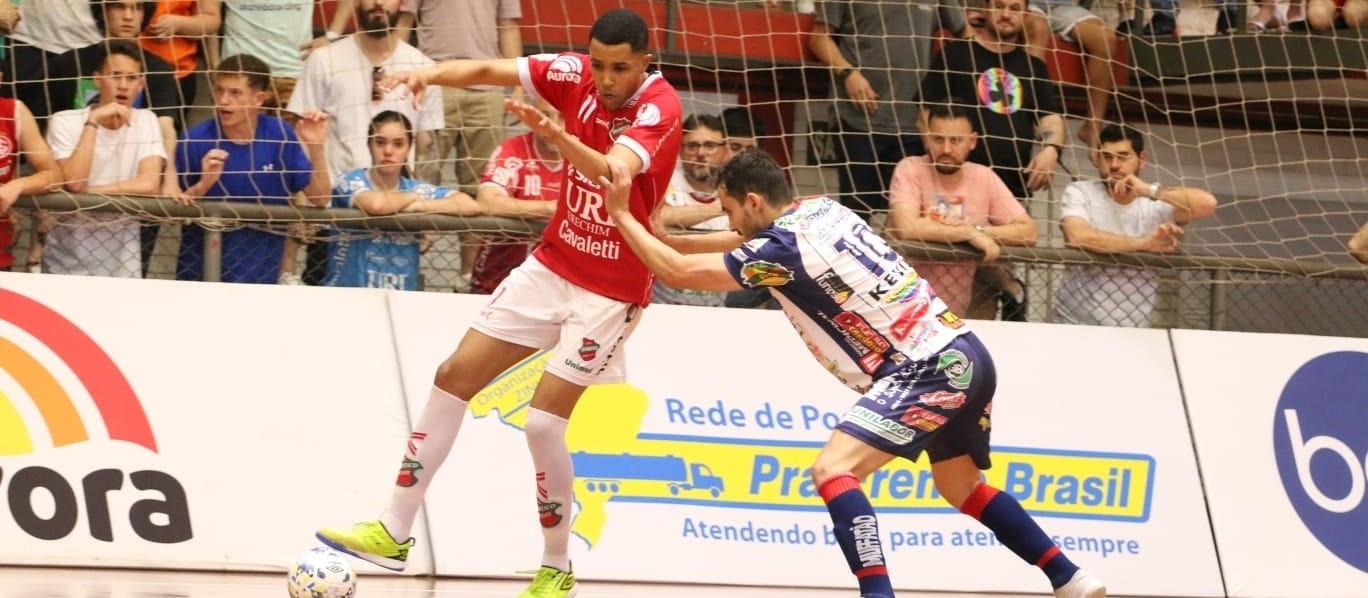 Cascavel Futsal perde para o Atlântico no primeiro confronto da semifinal