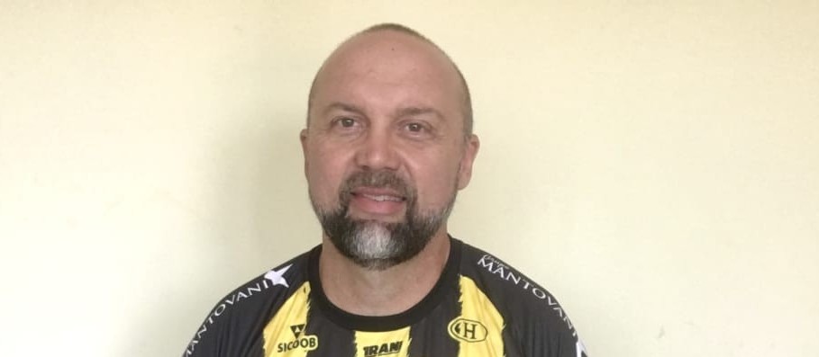 Ademir Fesan é o novo  treinador do FC Cascavel