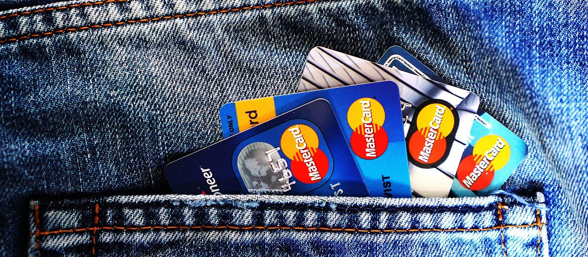 Consumidores devem ter cuidado com negociação  dos cartões de crédito